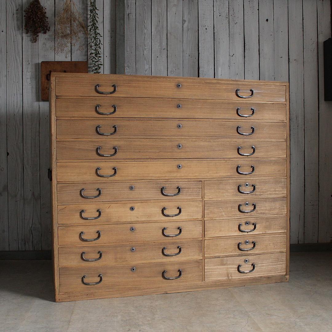 古い木製の引き出し　15杯