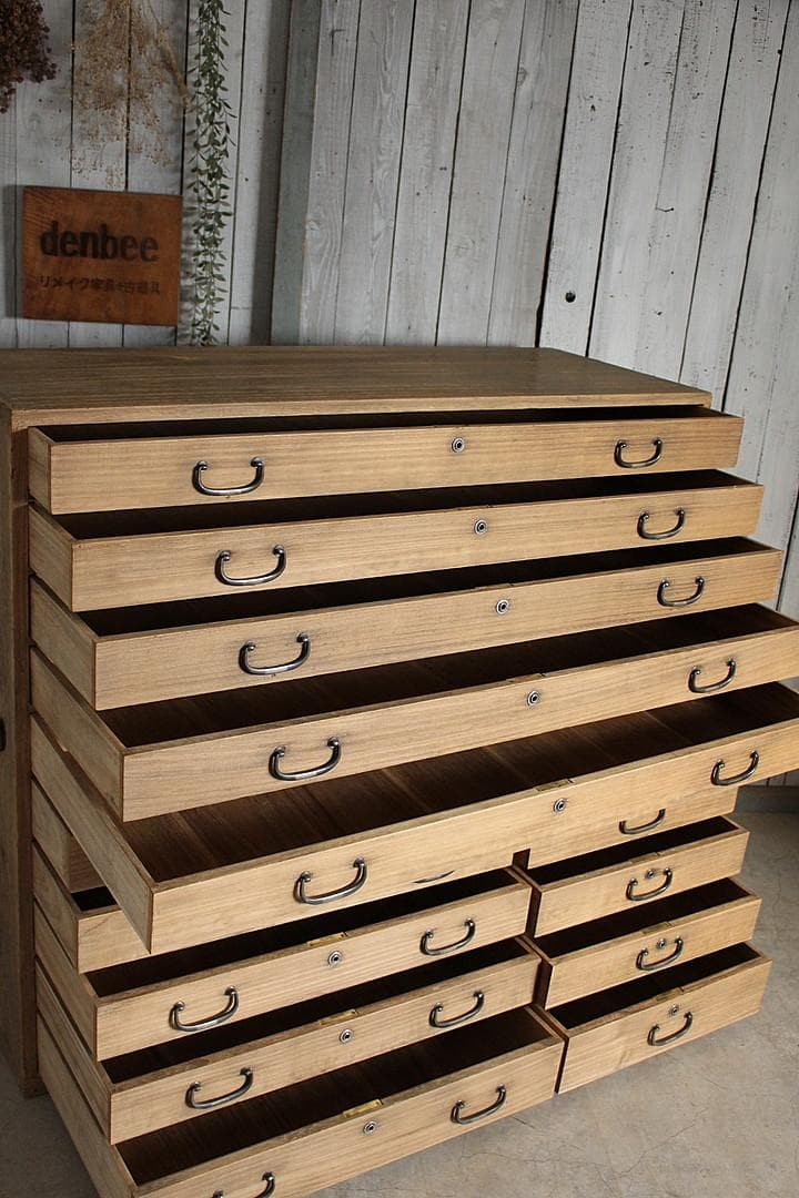 古い木製の引き出し　15杯