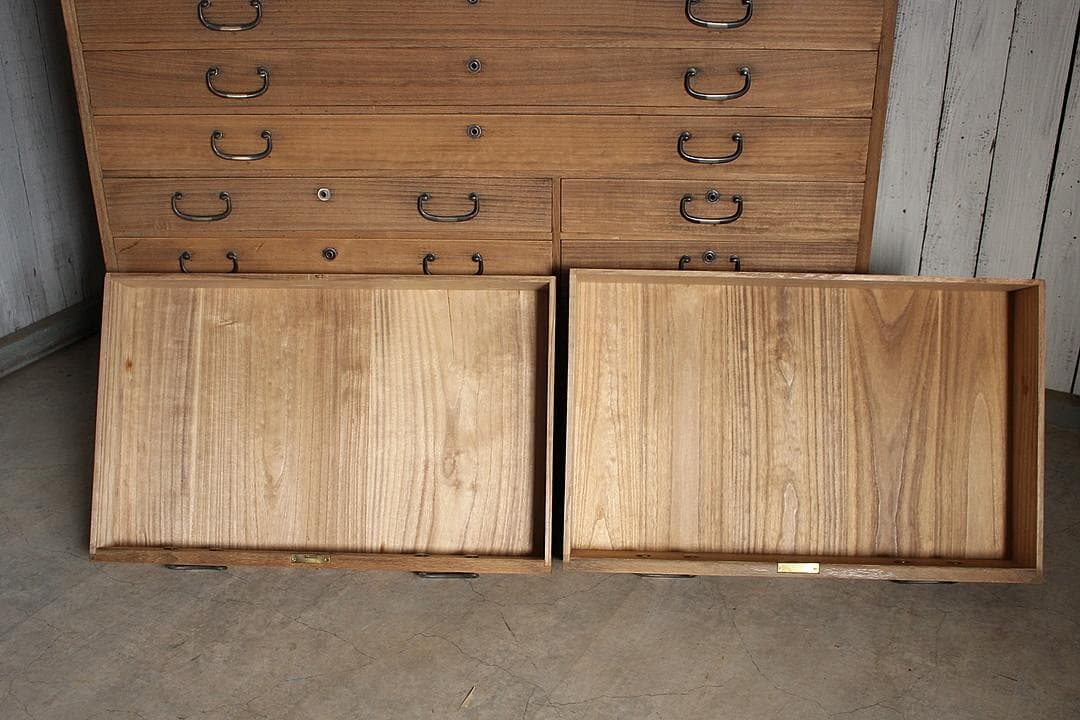 古い木製の引き出し　15杯