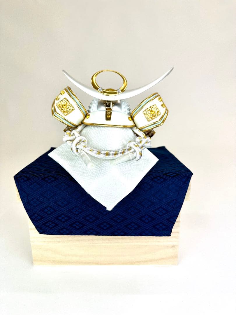 【五月人形】端午の節句　新品　白兜　シルバー伊達　収納飾り　おしゃれ