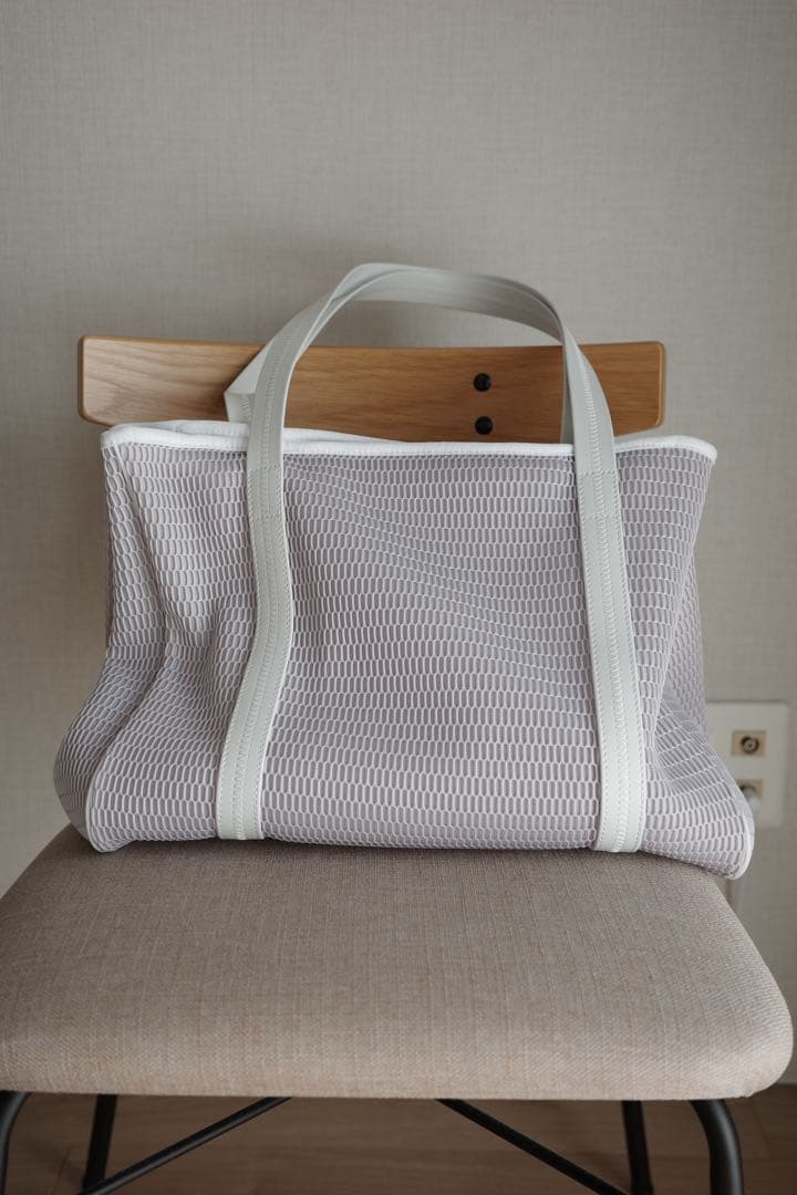 【ゆう】qbag paris ネスト L ジップ付 グレージュビアンコ