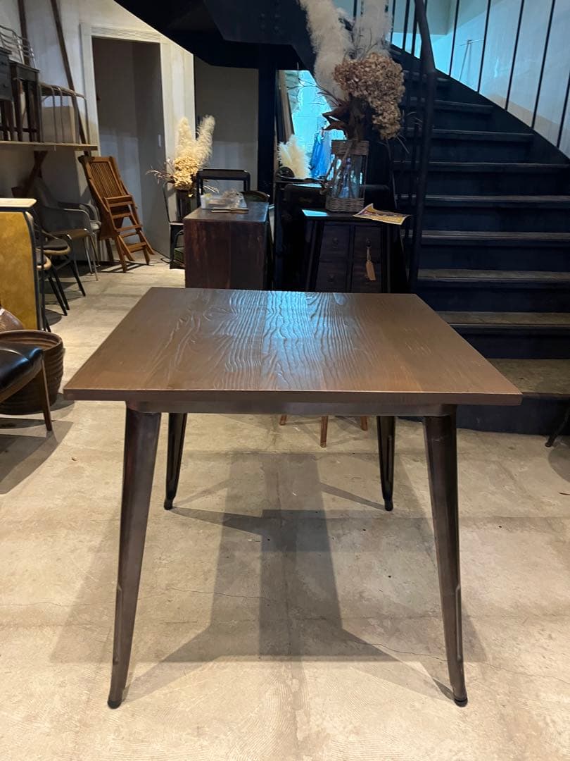 インダストリアルテーブル