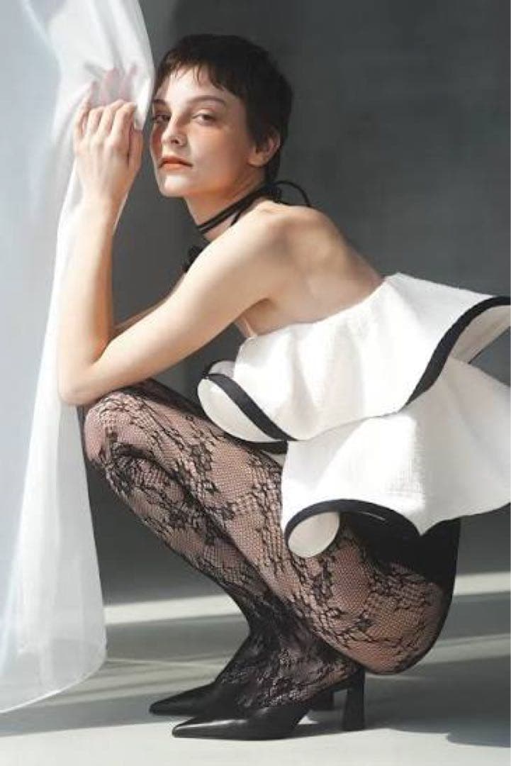 シェリエ　Sheller BLOOM フリルデザイン トップス ホワイトブラック