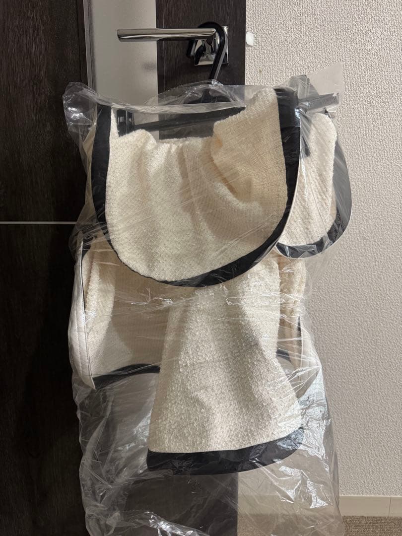 シェリエ　Sheller BLOOM フリルデザイン トップス ホワイトブラック