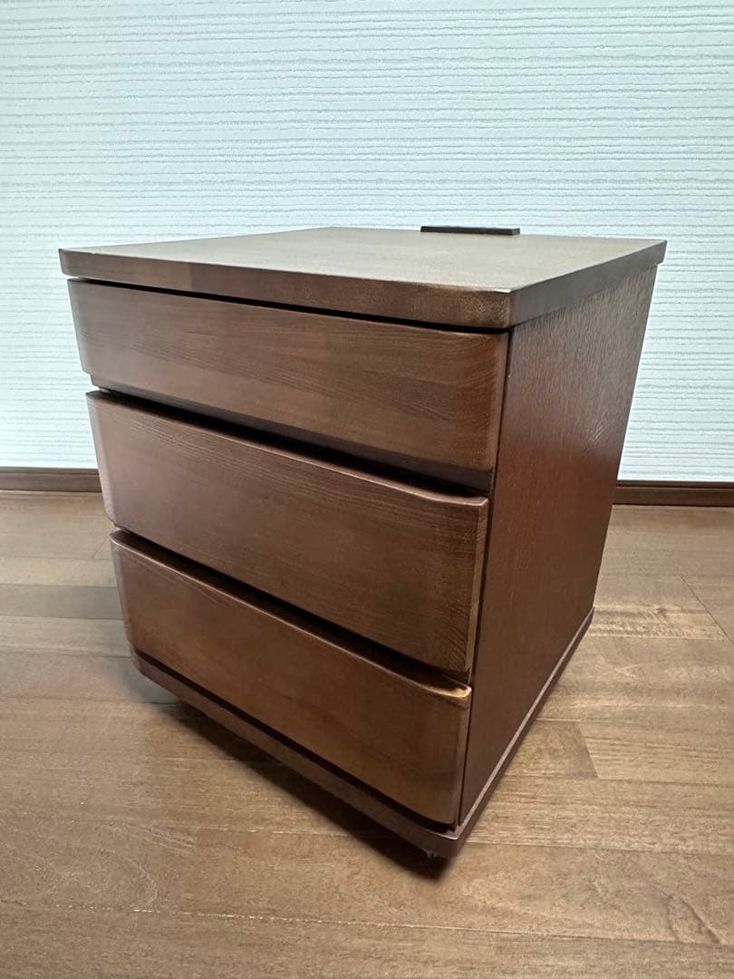 ベッドサイドチェスト①