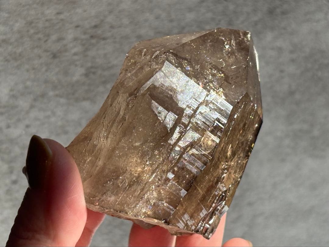 《ヒマラヤ＊スモーキークォーツ・虹だらけナチュラルポイント・二次結晶共生》