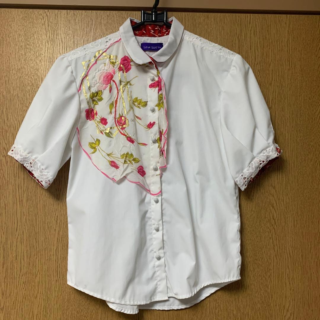 SINASUIEN 半袖刺繍ブラウス　箔プリント
