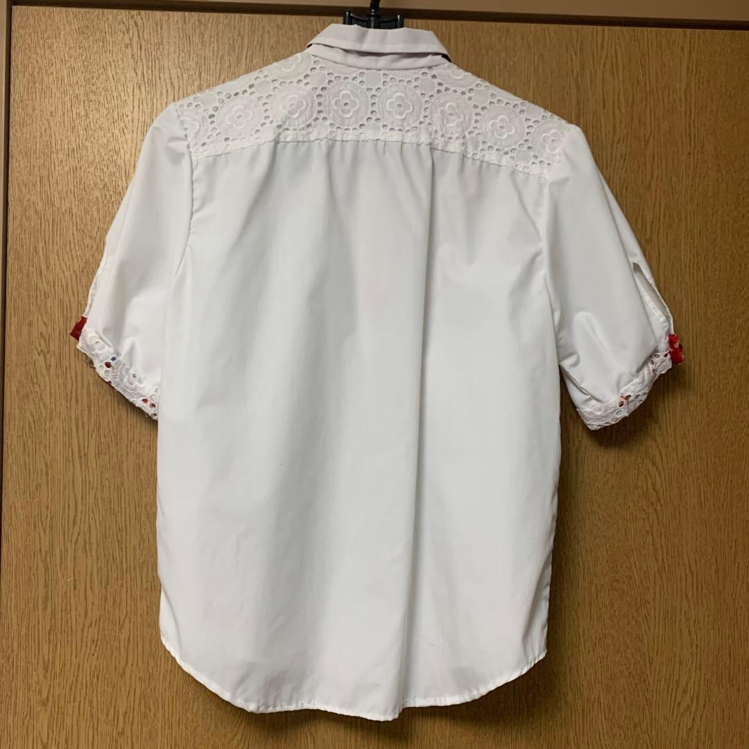 SINASUIEN 半袖刺繍ブラウス　箔プリント