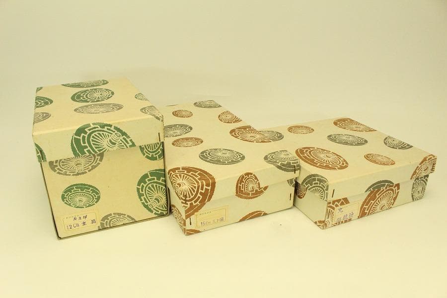 ミニチュア 雛道具 木製 蒔絵家具 重箱 針 鏡 揃い セット(ZE359)