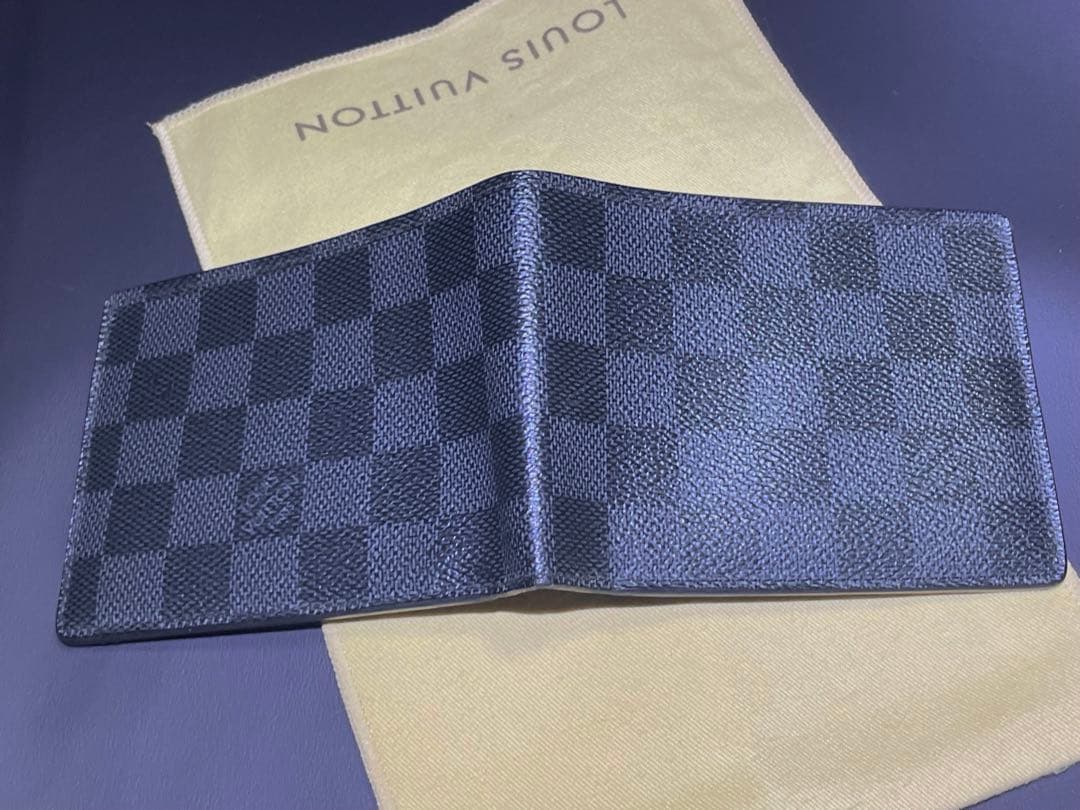 ちゃんはる　　　LOUIS VUITTON ダミエ 二つ折り財布