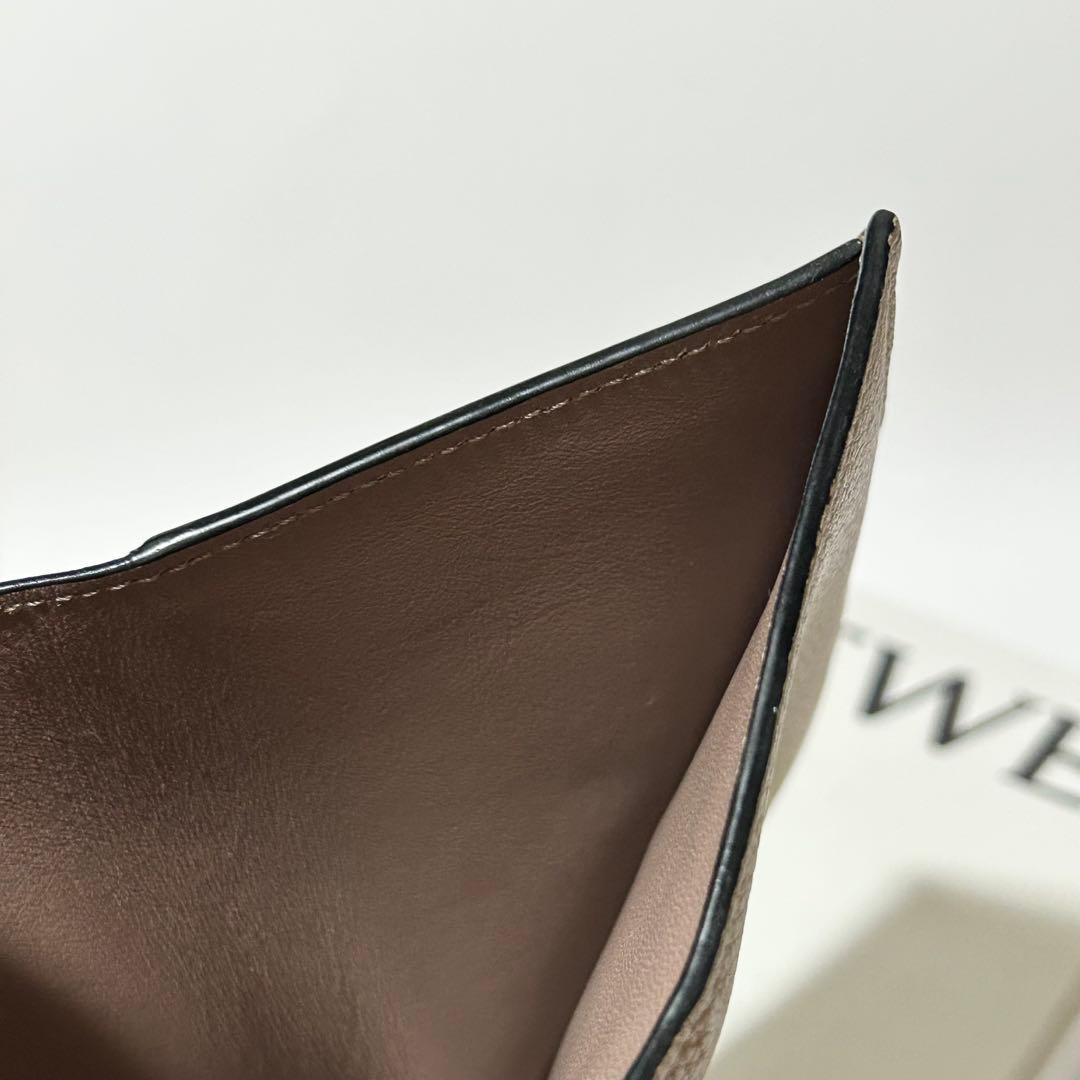 ロエベ アナグラム スリムジップ バイフォールド 二つ折り財布 レザー