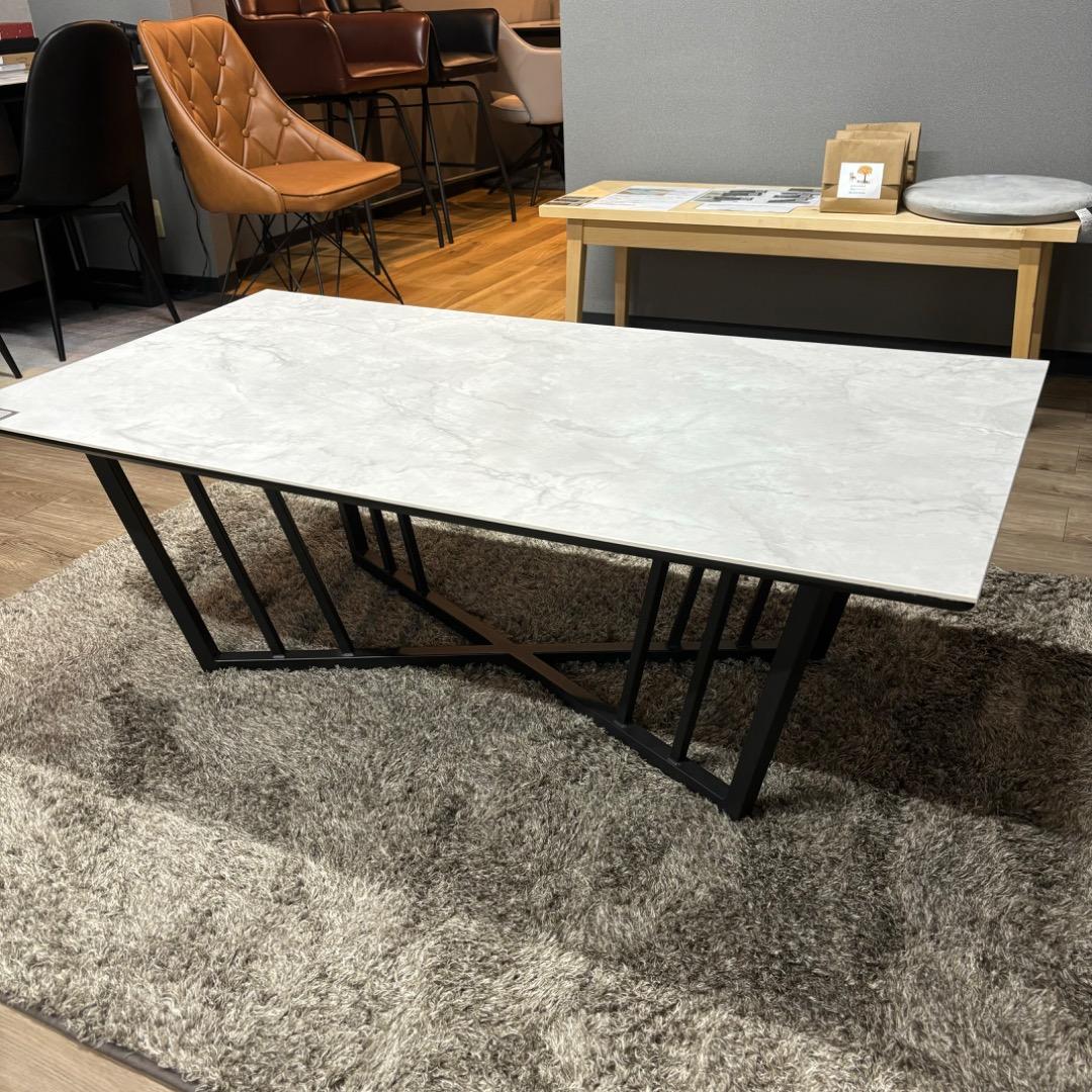 セラミックテーブル　艶消し　ライトグレー　125㎝　お洒落　モダン　大きめ　大型