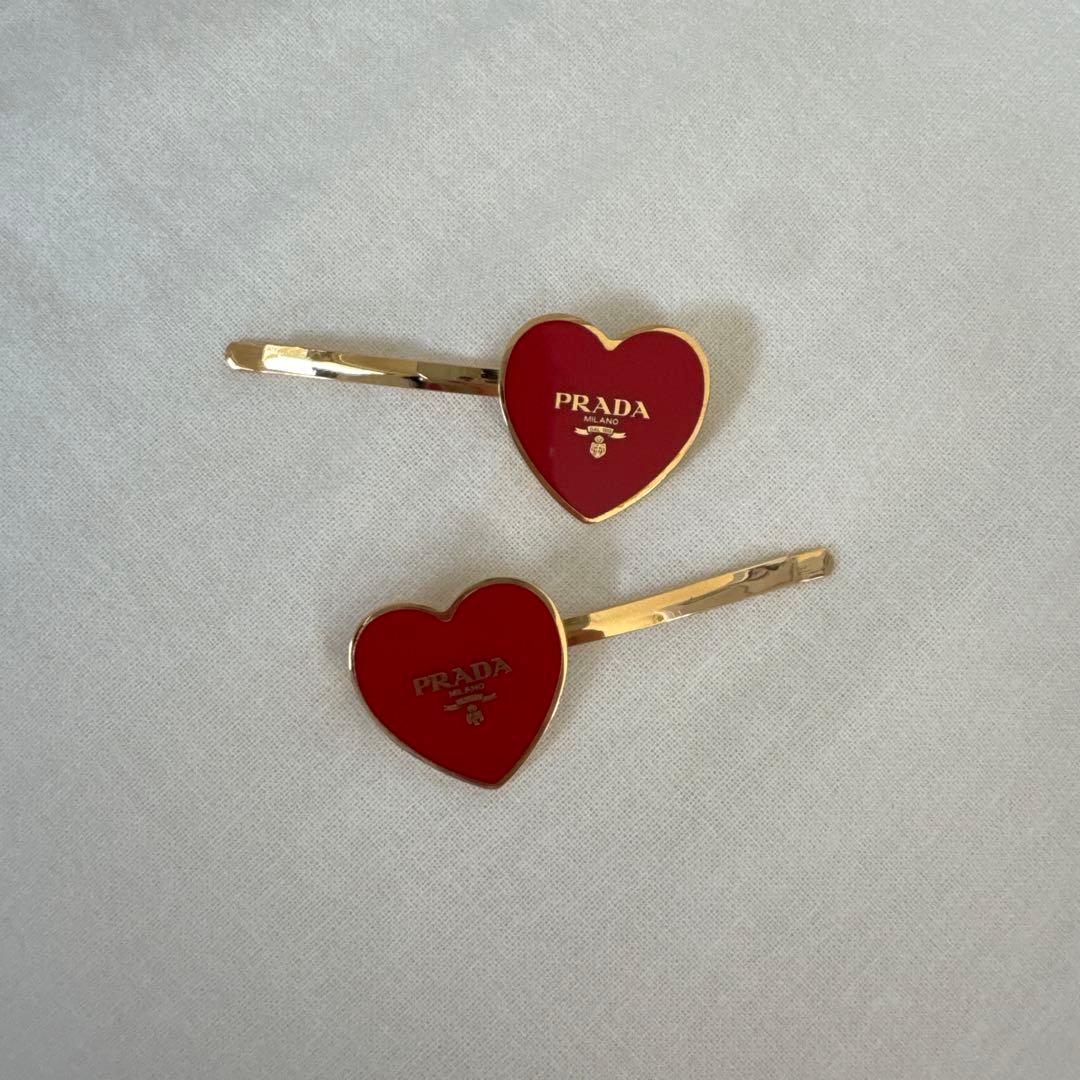 PRADA ハート型ヘアピン 2個セット