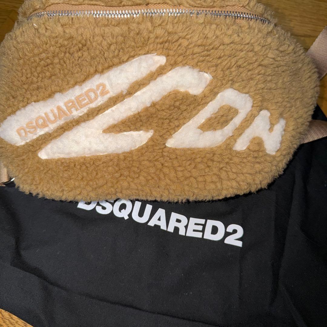 DSQUARED2 ボディバッグ ベージュ ボア
