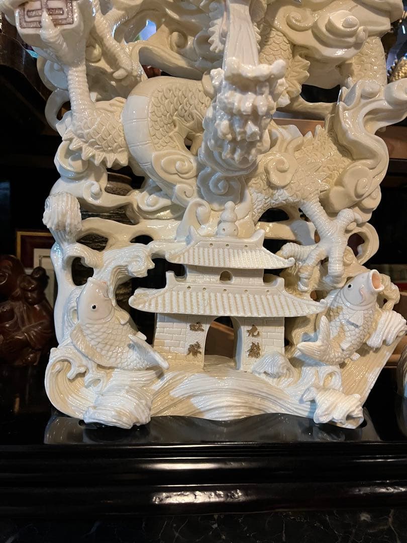 象牙風中国縁起置物、象牙風龍、中国繊細彫刻、中国天龍縁起置物、龍鯉城置物