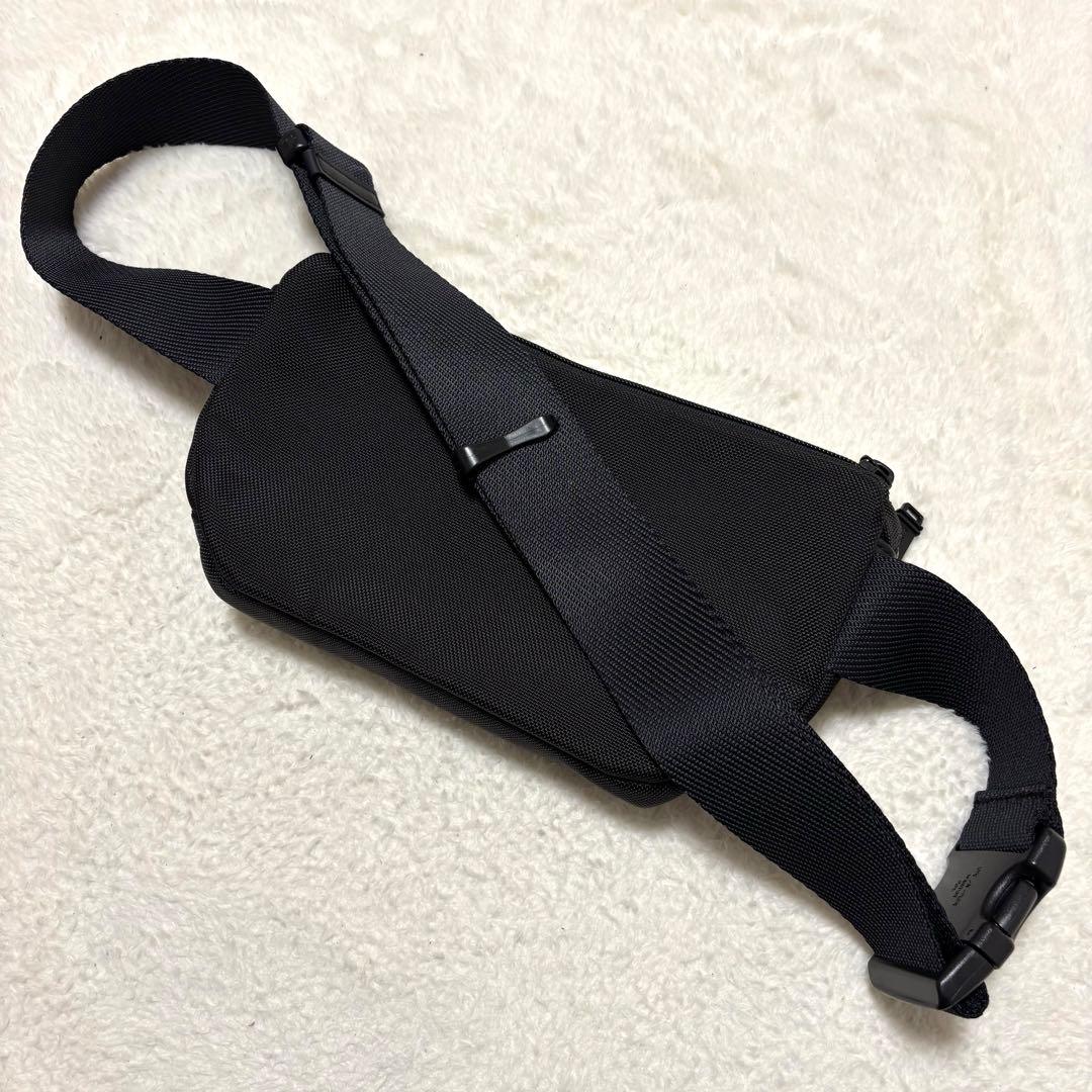 未使用級 TUMI Alpha Bravo キャンベル レザー ボディバッグ 黒