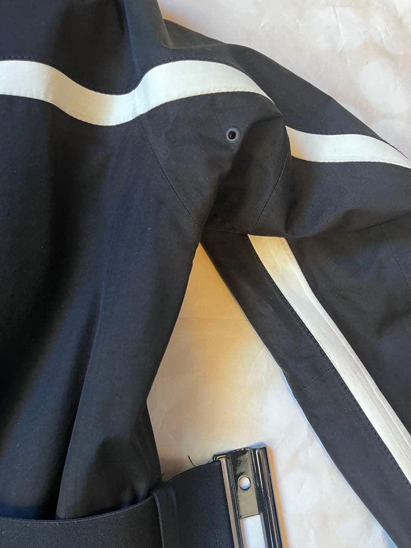 希少✨スタイリッシュなモンクレール　ショートダウンジャケット　スキーウェア