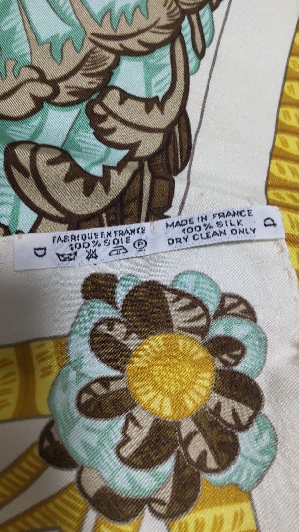HERMESのスカーフ　大判