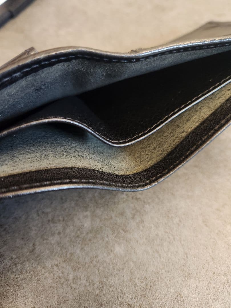 IL BISONTE ブラックレザー 二つ折り財布