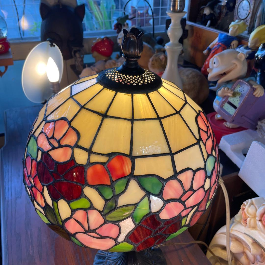 花柄ステンドグラスのランプ