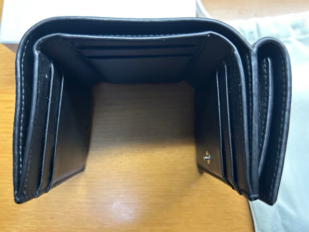 ロエベ LOEWEトライフォールド ウォレット(ソフトグレインカーフ) 財布