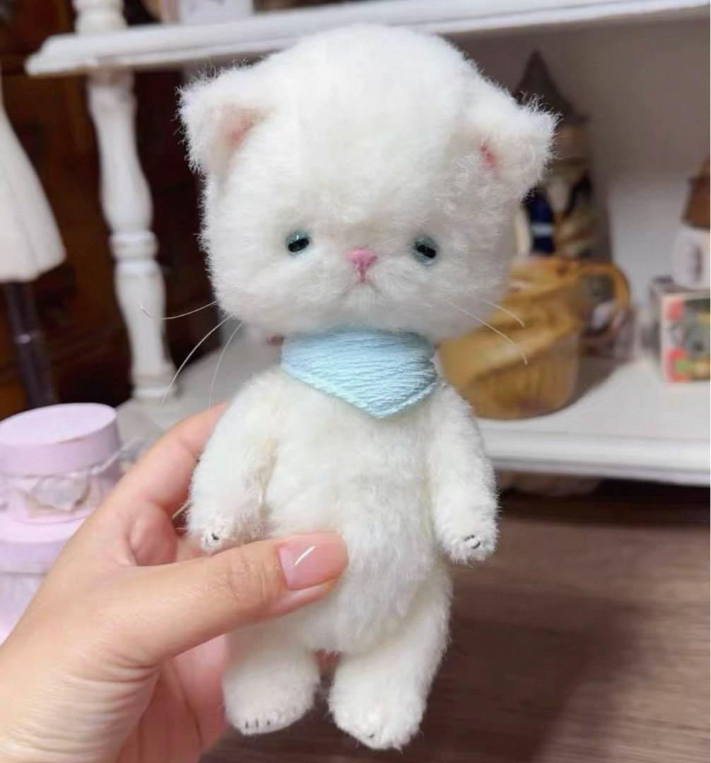 ネムネム白い仔猫 アーティストベア 海外作家様 ハンドメイド ぬいぐるみ ねこ