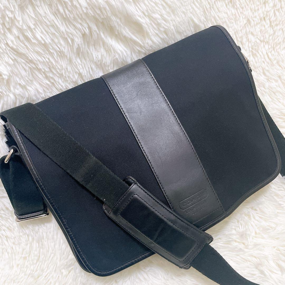 美品✨コーチ　メッセンジャーバッグ　キャンバス　レザー　黒　斜め掛け　A4収納可