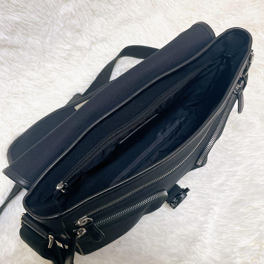 美品✨コーチ　メッセンジャーバッグ　キャンバス　レザー　黒　斜め掛け　A4収納可