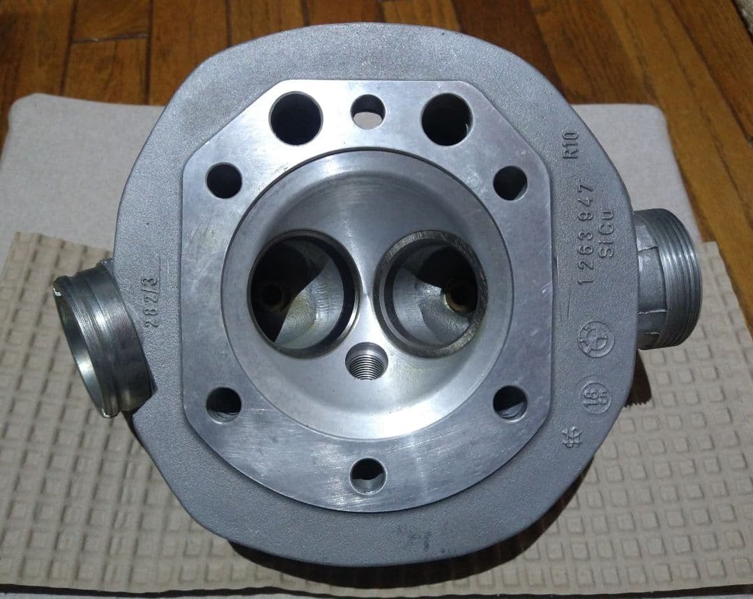  R100 RS,CS,RT,S R80 RT シリンダーヘッド右　NOS