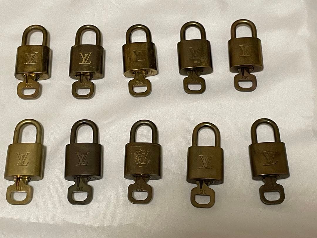 LOUIS VUITTON カデナ　南京錠　１０点