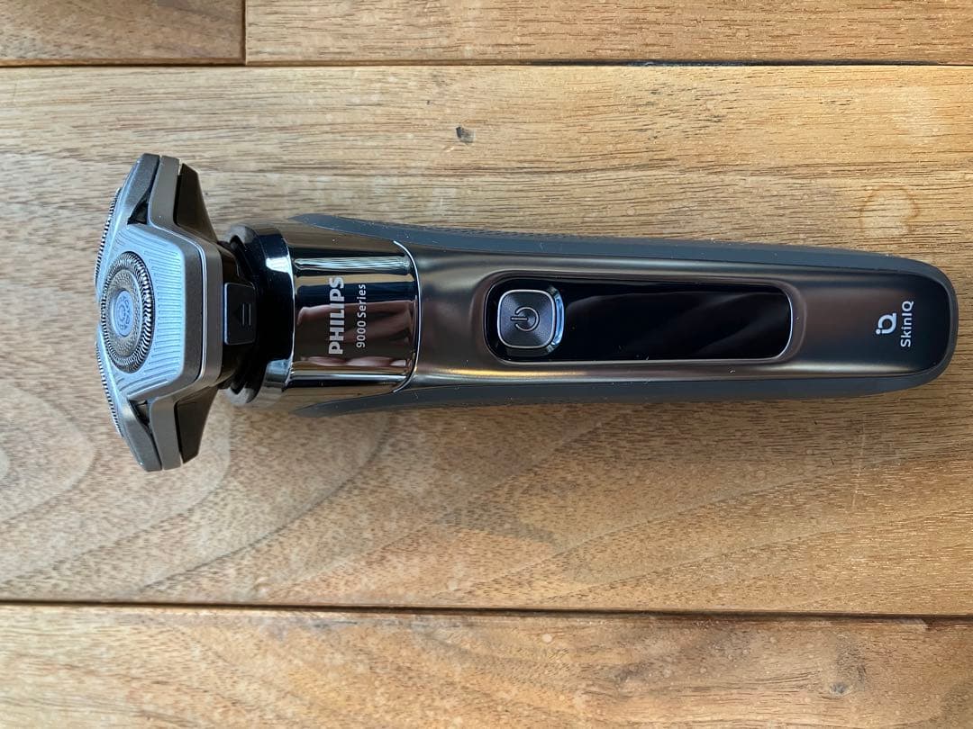 PHILIPS電気シェーバー 充電器付き