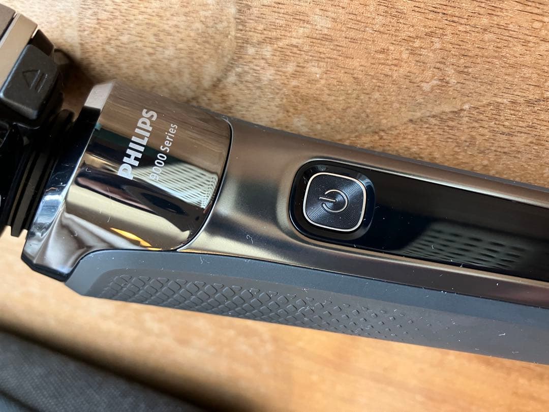 PHILIPS電気シェーバー 充電器付き