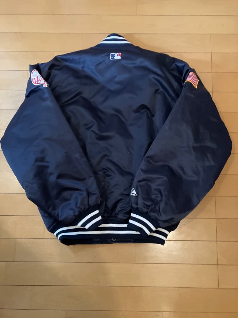 ニュヨークヤンキーススタジアムジャンパーマジェスティック