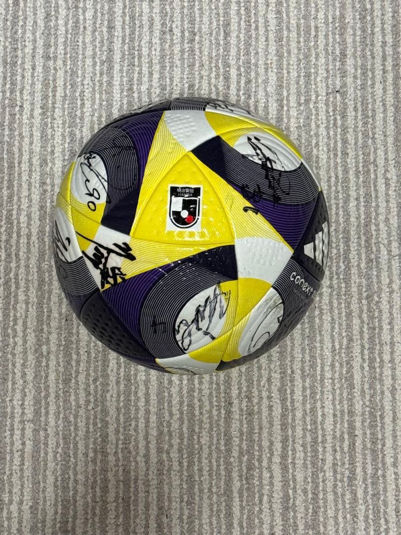 モンテディオ山形　選手サイン入りサッカーボール