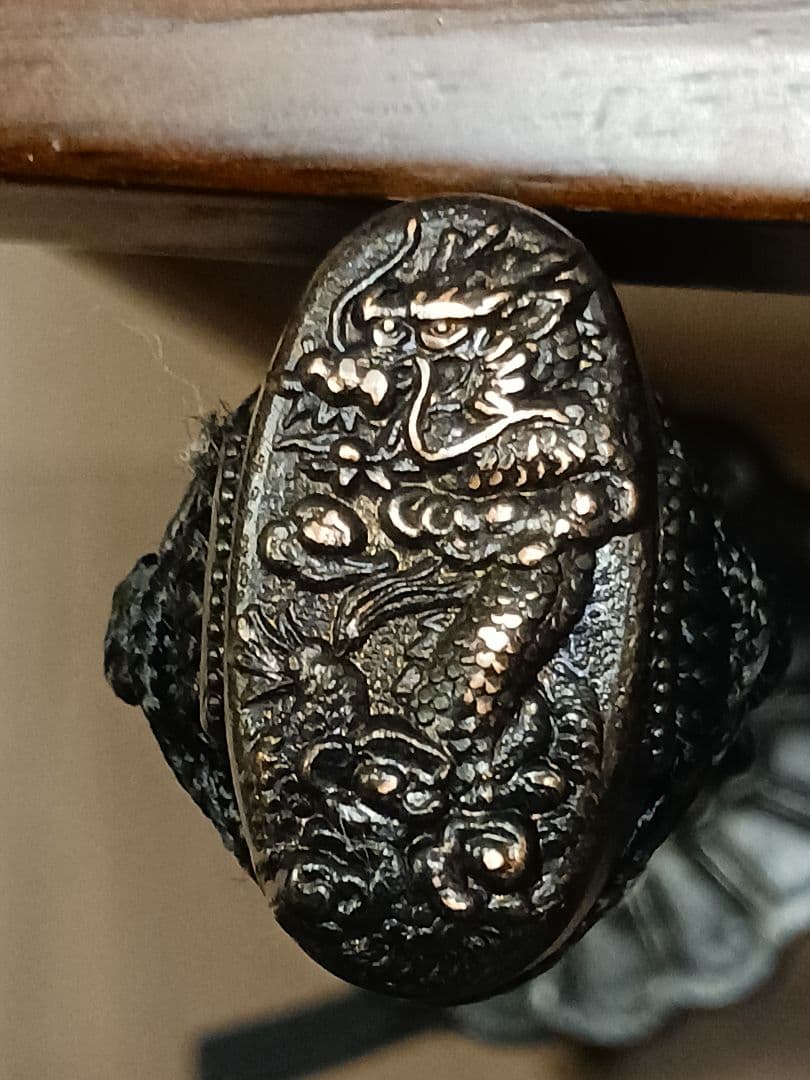脇差し黒拵え(超薄刃)　化粧小柄付き　鉄鐔(京菊鐔)　刃文.備前伝(互ノ目乱れ)