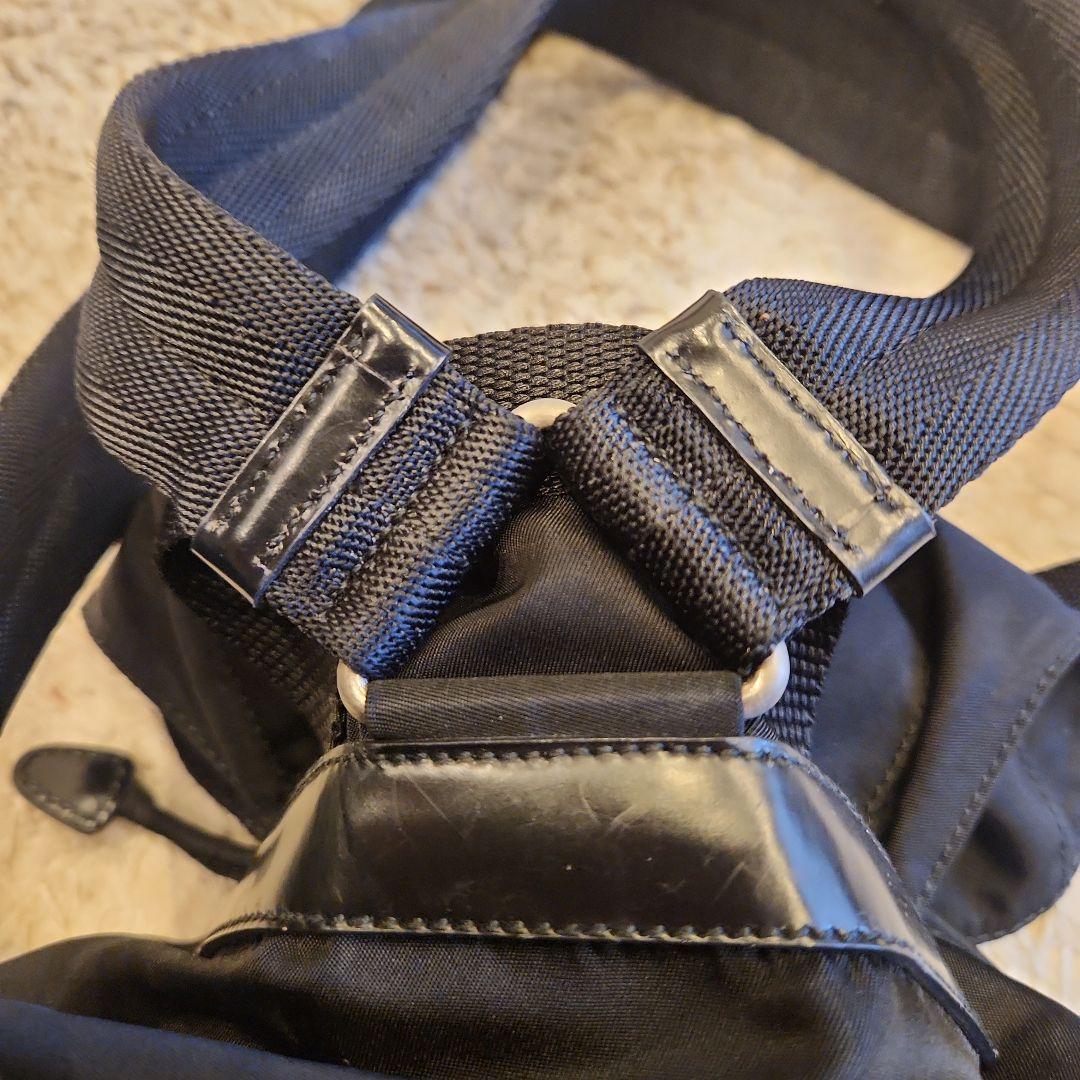 プラダ三角ロゴリュック