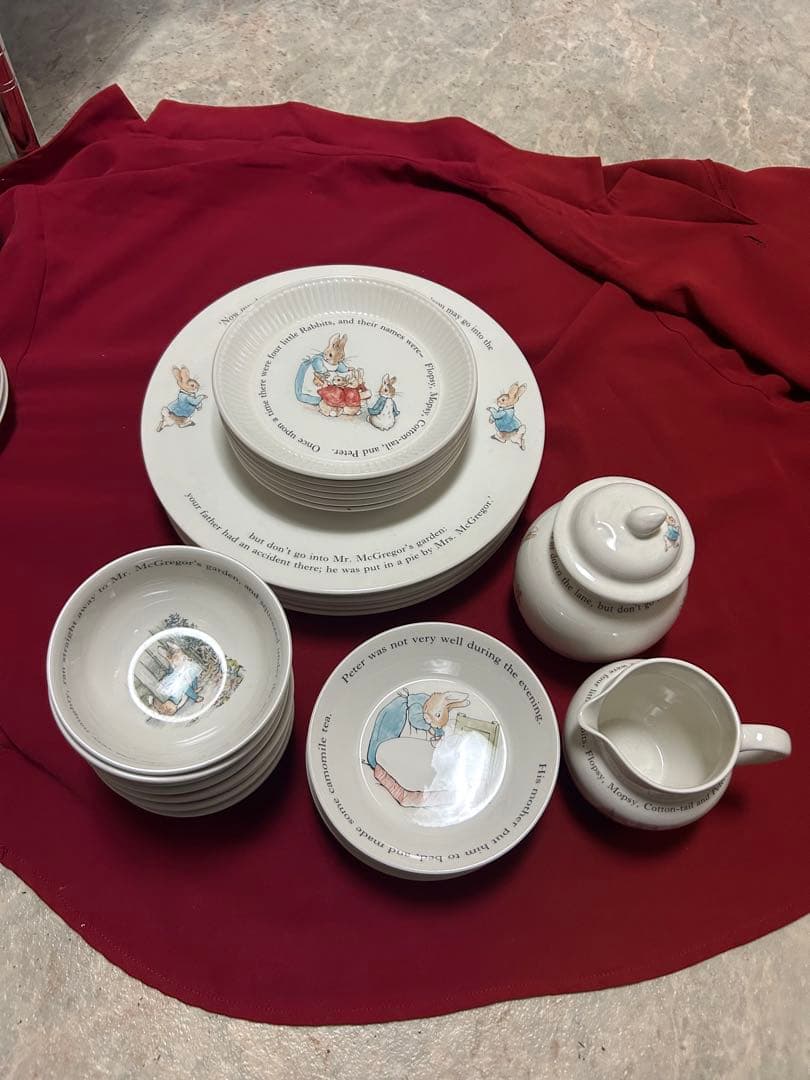 ピーターラビット　食器セット　新品　２６点