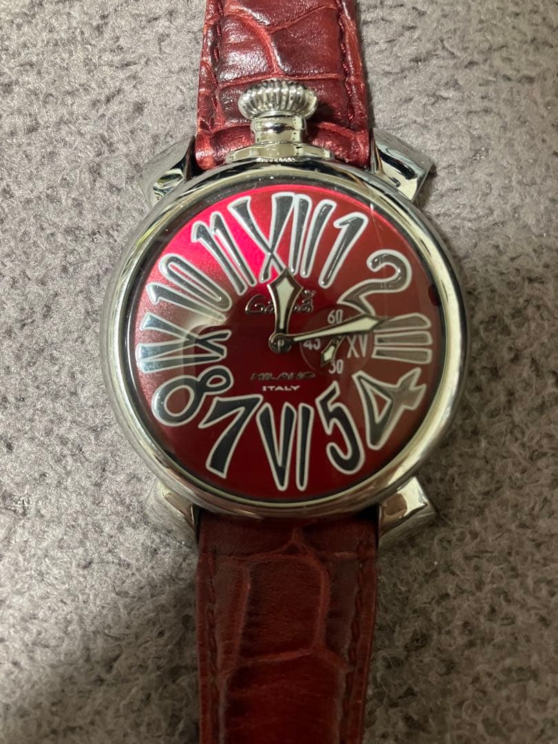 ガガミラノ　イタリア製 N.1538 赤い文字盤 時計