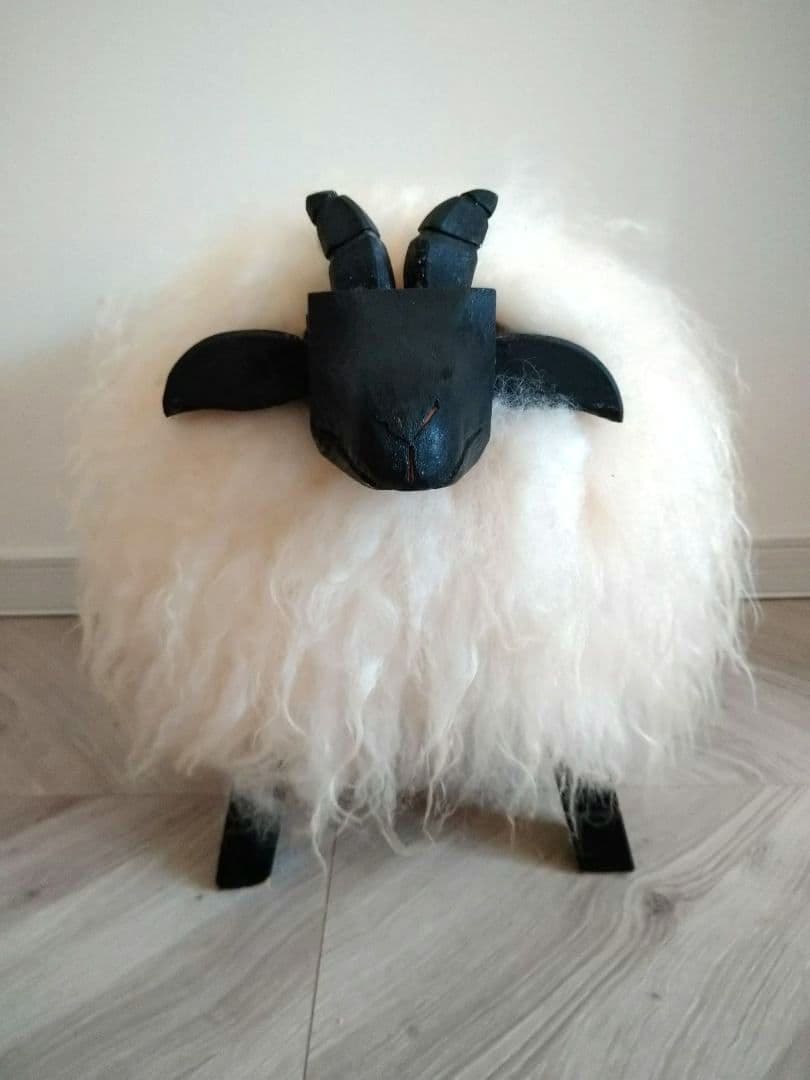 シープスキン　オットマン