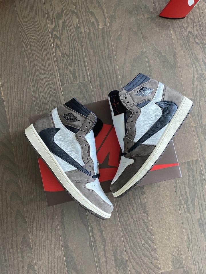 Travis Scott × Nike Air Jordan 1 High