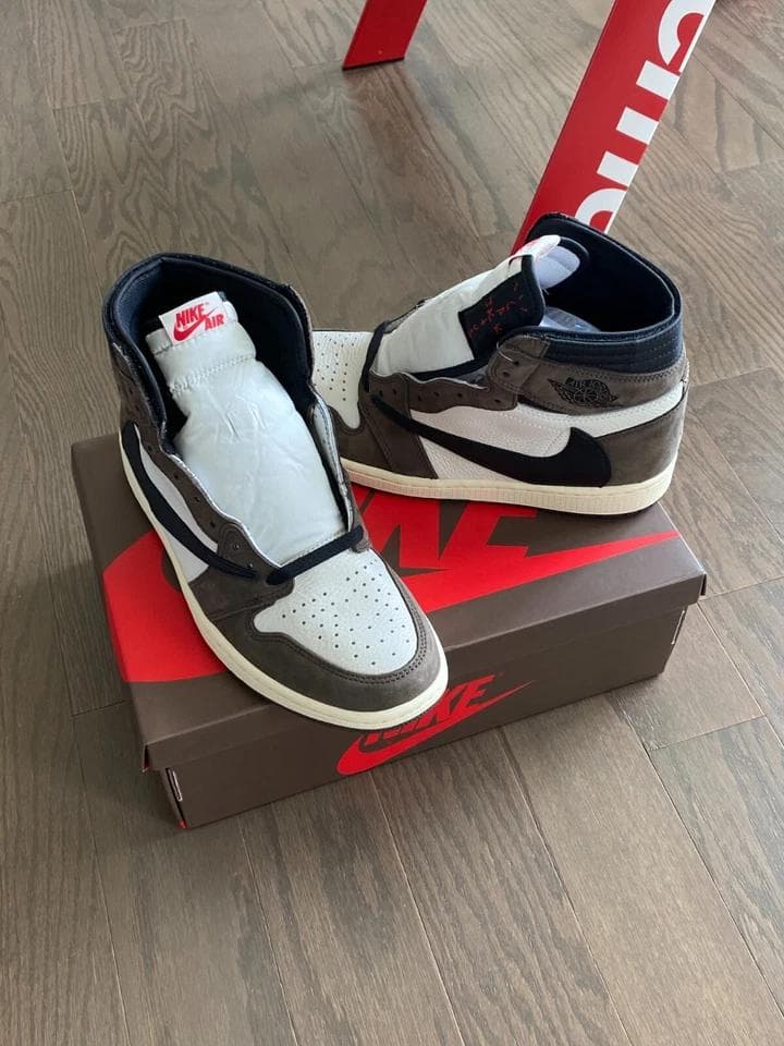 Travis Scott × Nike Air Jordan 1 High