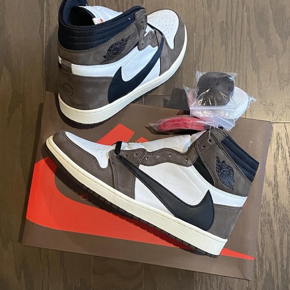 Travis Scott × Nike Air Jordan 1 High