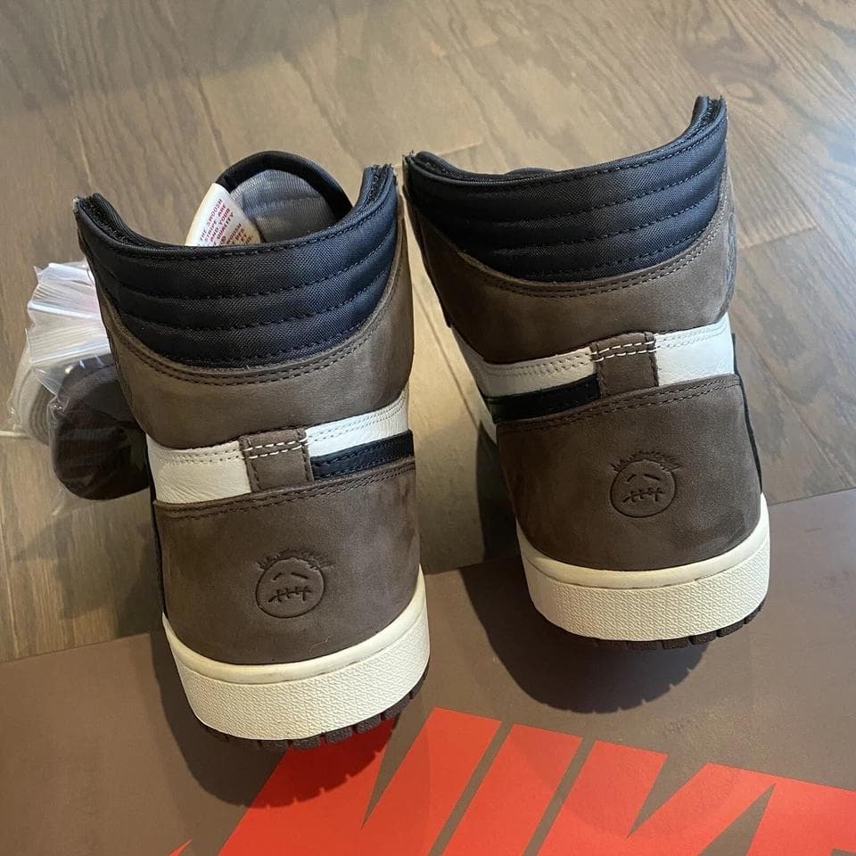 Travis Scott × Nike Air Jordan 1 High