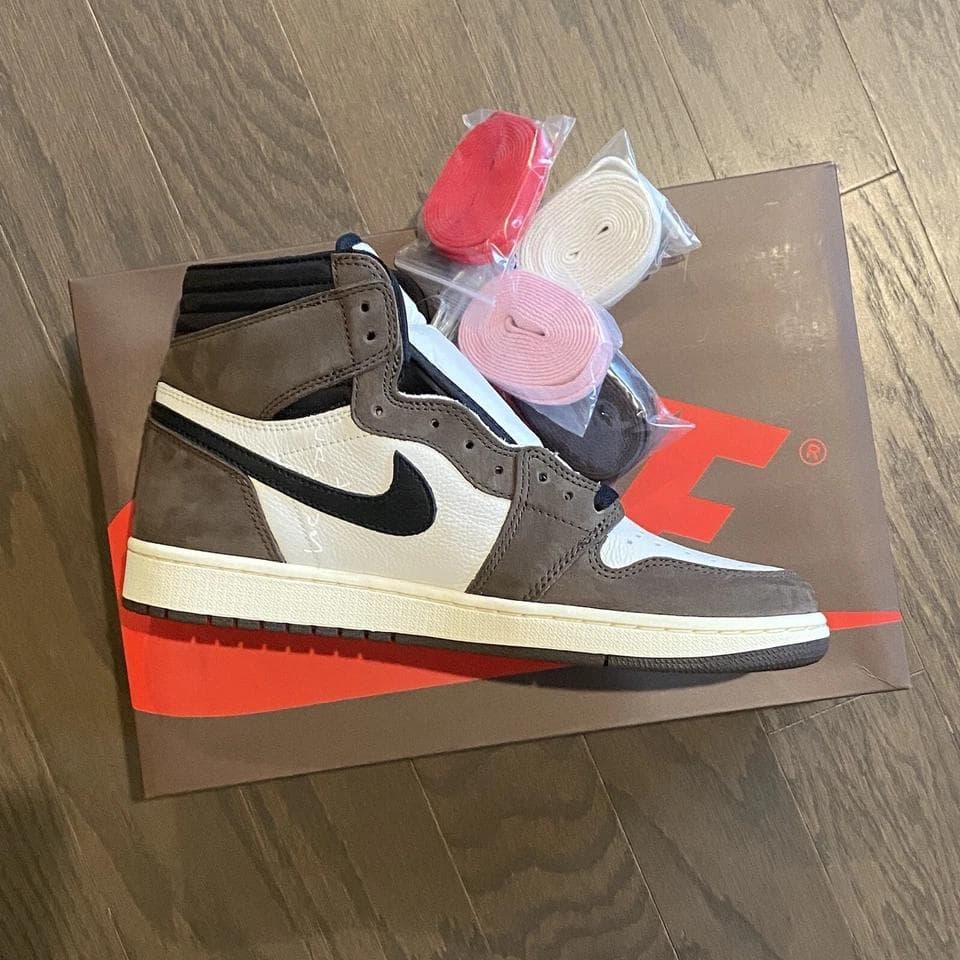 Travis Scott × Nike Air Jordan 1 High