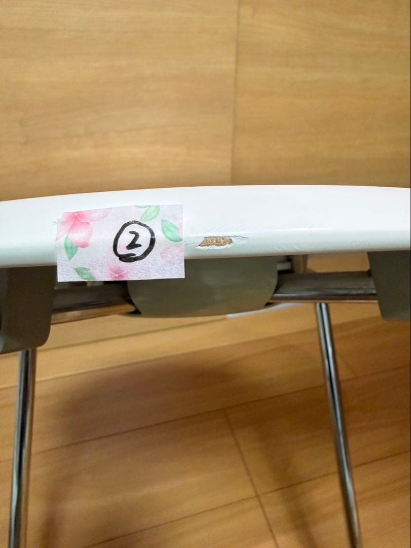 Fritz Hansen社製のドットスツールです。