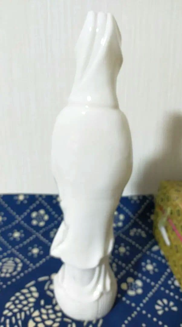 特価セール中!中国景徳鎮　白磁　滴水観音様の立像　H27.5cm 仏像　縁起物