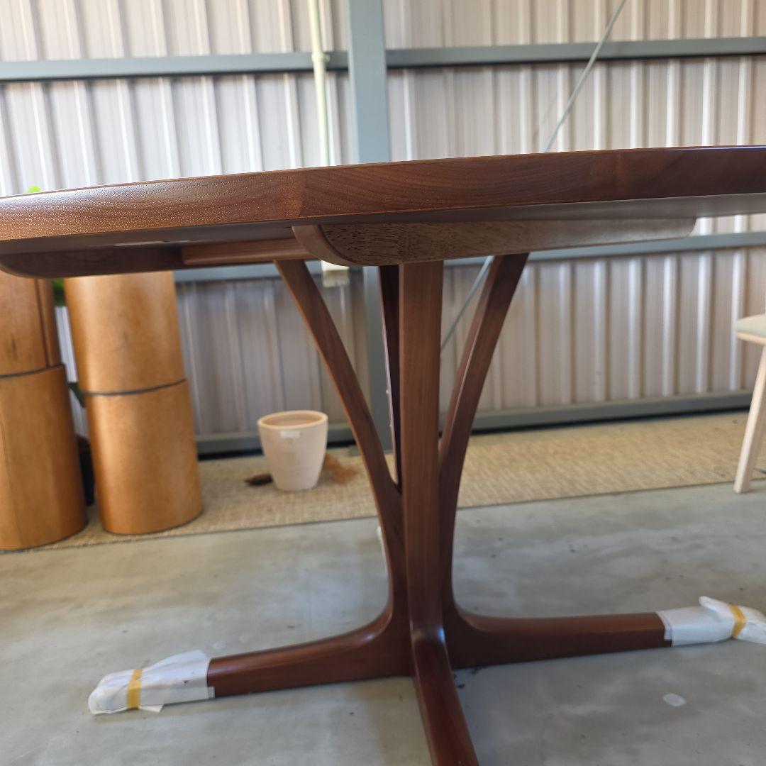 カリモク円形　木製　ダイニングテーブル