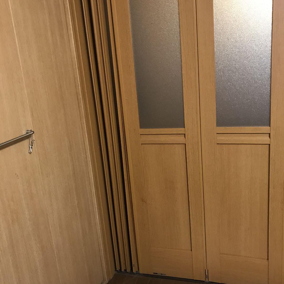 仕切り扉　　折れ戸