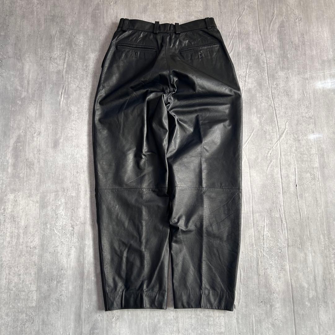 Z179 美品 レザーパンツ 2タック 牛革 本革 黒 テーパード 韓国(L)