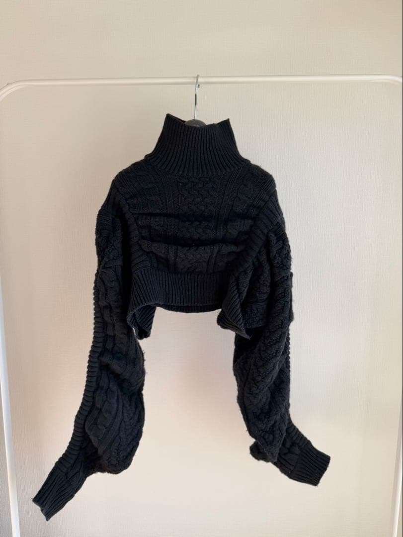 ショートケーブルニット タートルネックnoir kei ninomiya